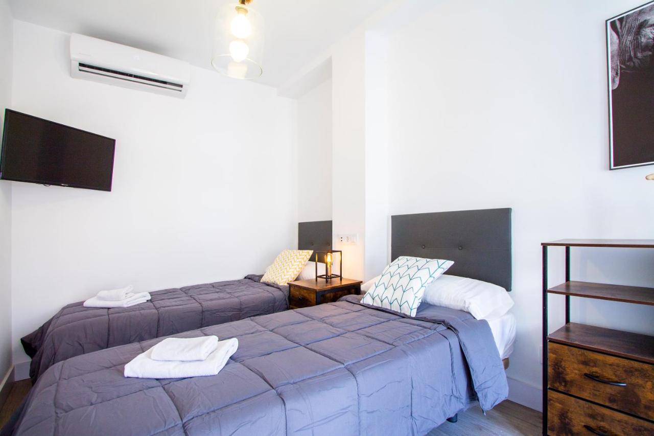 Apartamentos Cuatro Caminos Madryt Zewnętrze zdjęcie