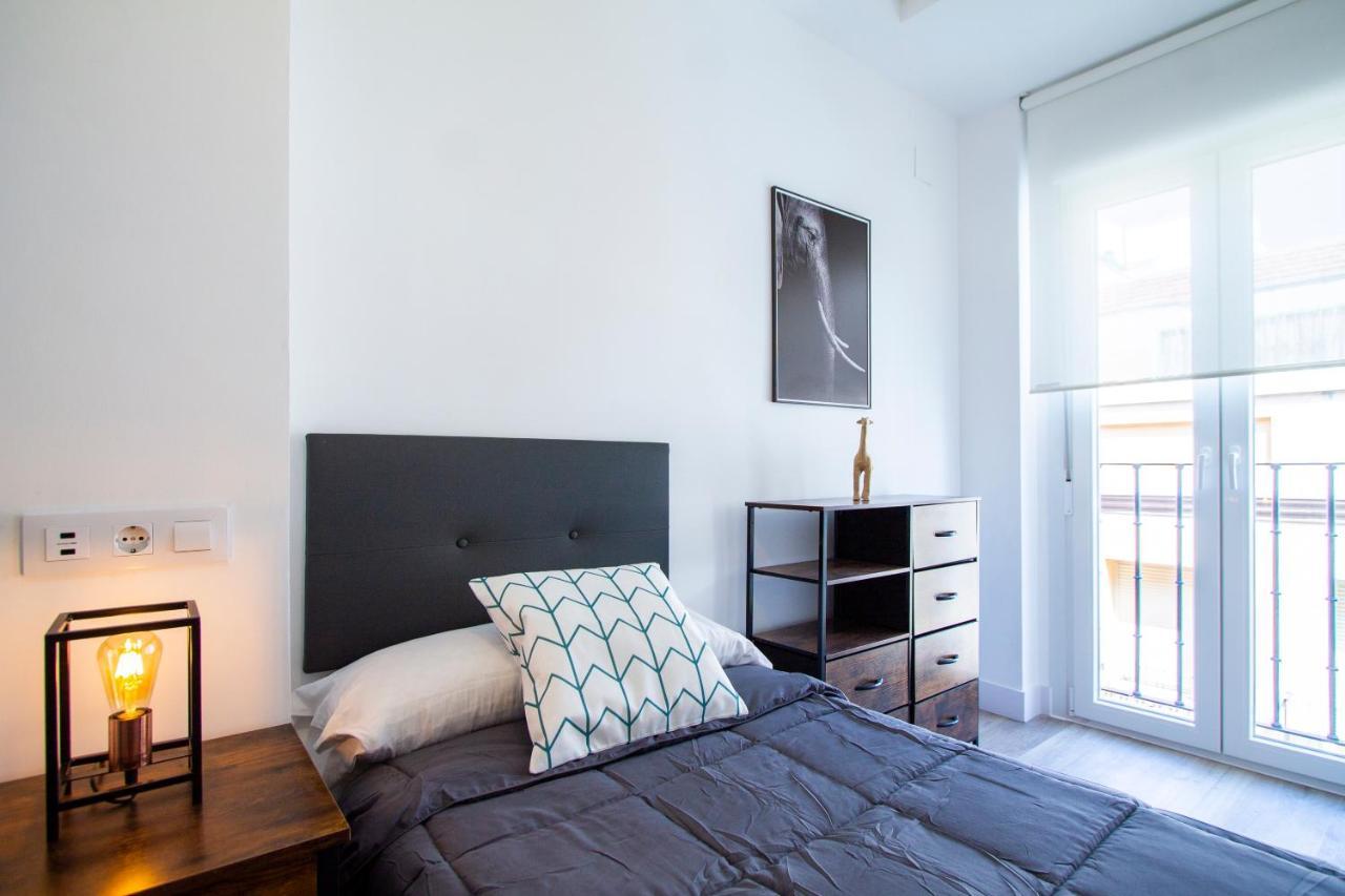Apartamentos Cuatro Caminos Madryt Zewnętrze zdjęcie
